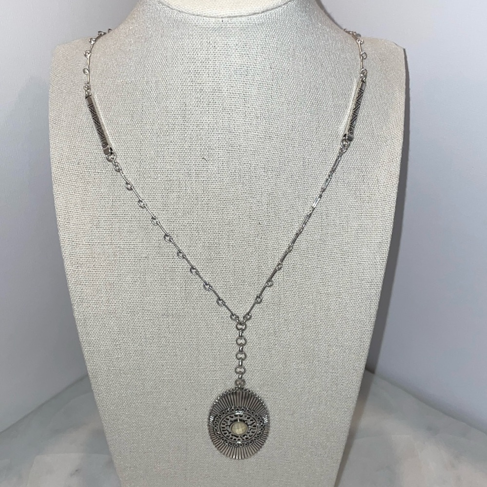 Luck silver and mother of pearl long necklace